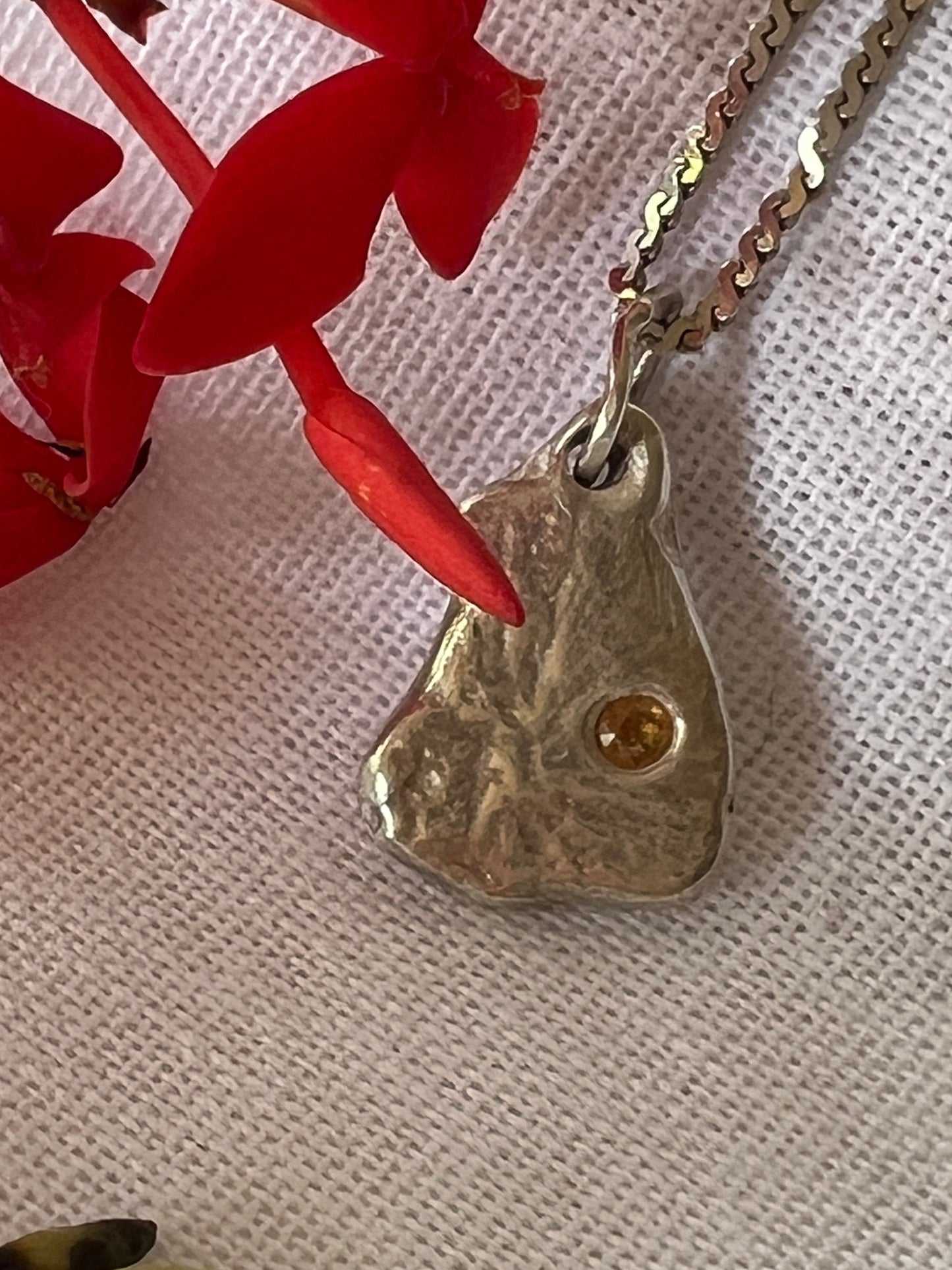 “Lake Boga” - Pendant with Tangerine sapphire & Sterling Silver Chain