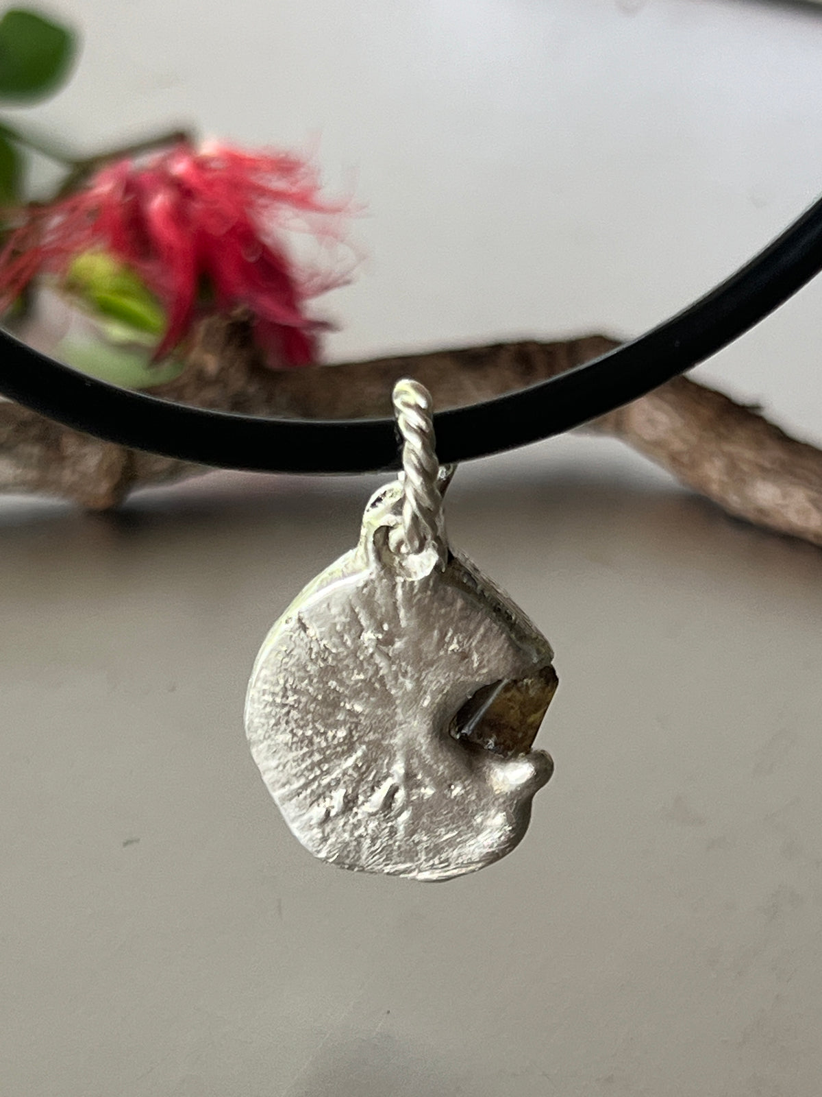“Pussycat Flats” Pendant & 55cm Black Box Steel Chain