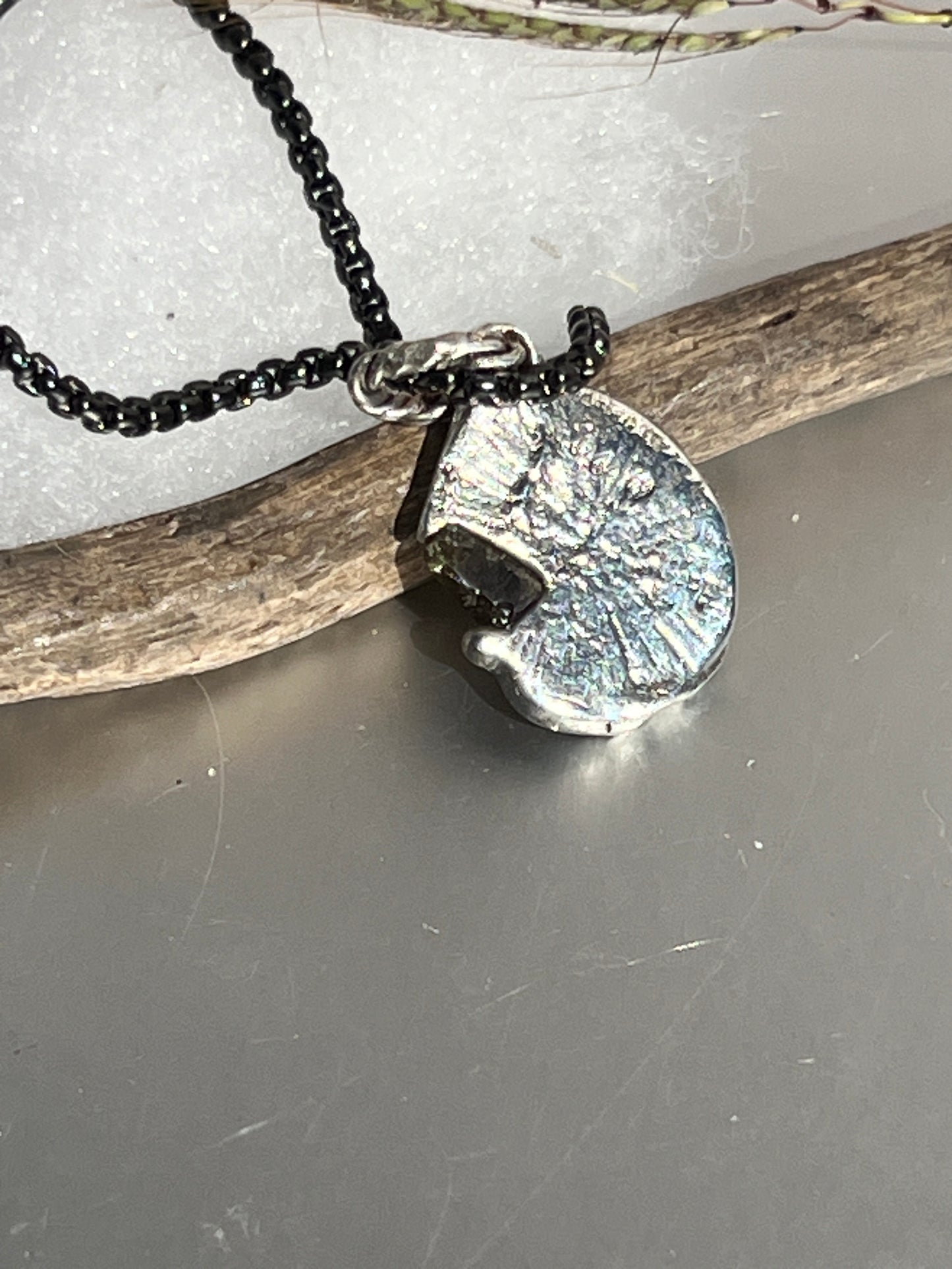 “Pussycat Flats” Pendant & 55cm Black Box Steel Chain