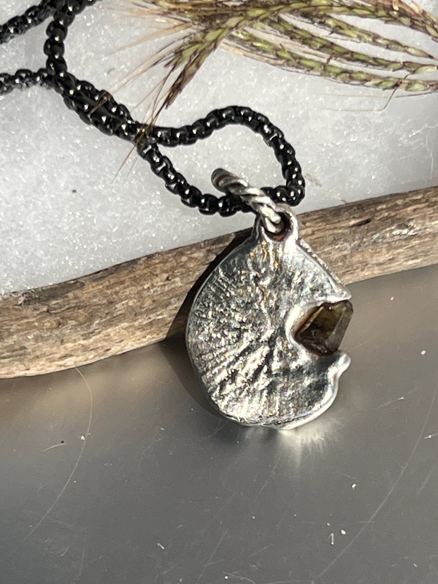 “Pussycat Flats” Pendant & 55cm Black Box Steel Chain